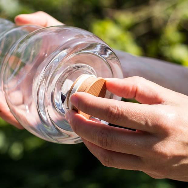 CADUS Mundgeblasener Wasserkrug mit Edelsteinfach und Olivenholz-Deckel 1 oder 1,5 Liter